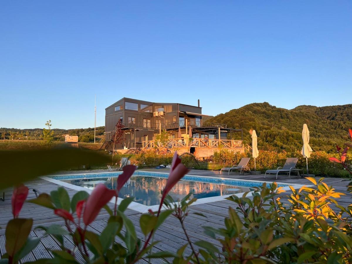 Flandra Glamping Hotel กอร์เบนี ภายนอก รูปภาพ