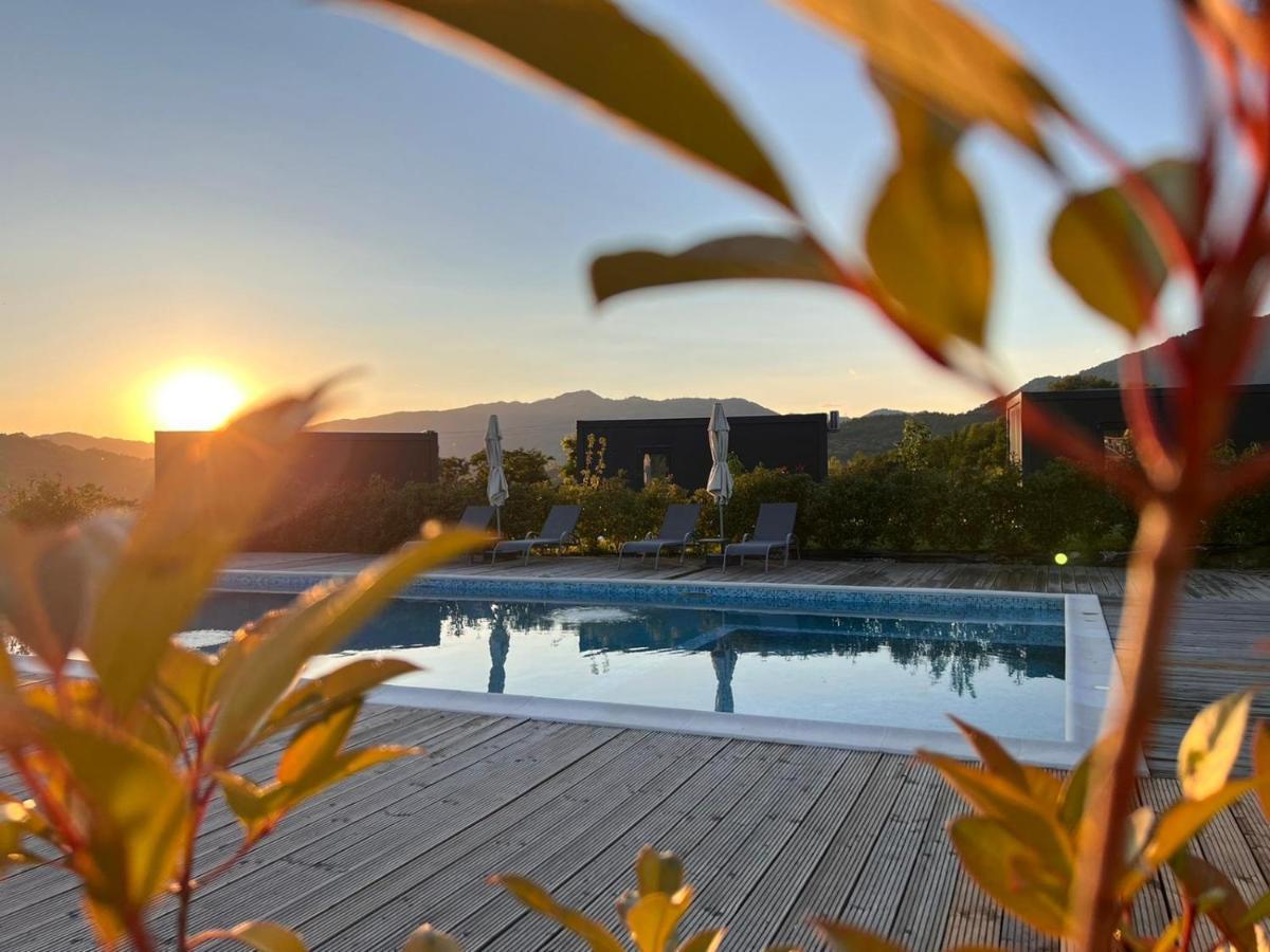 Flandra Glamping Hotel กอร์เบนี ภายนอก รูปภาพ