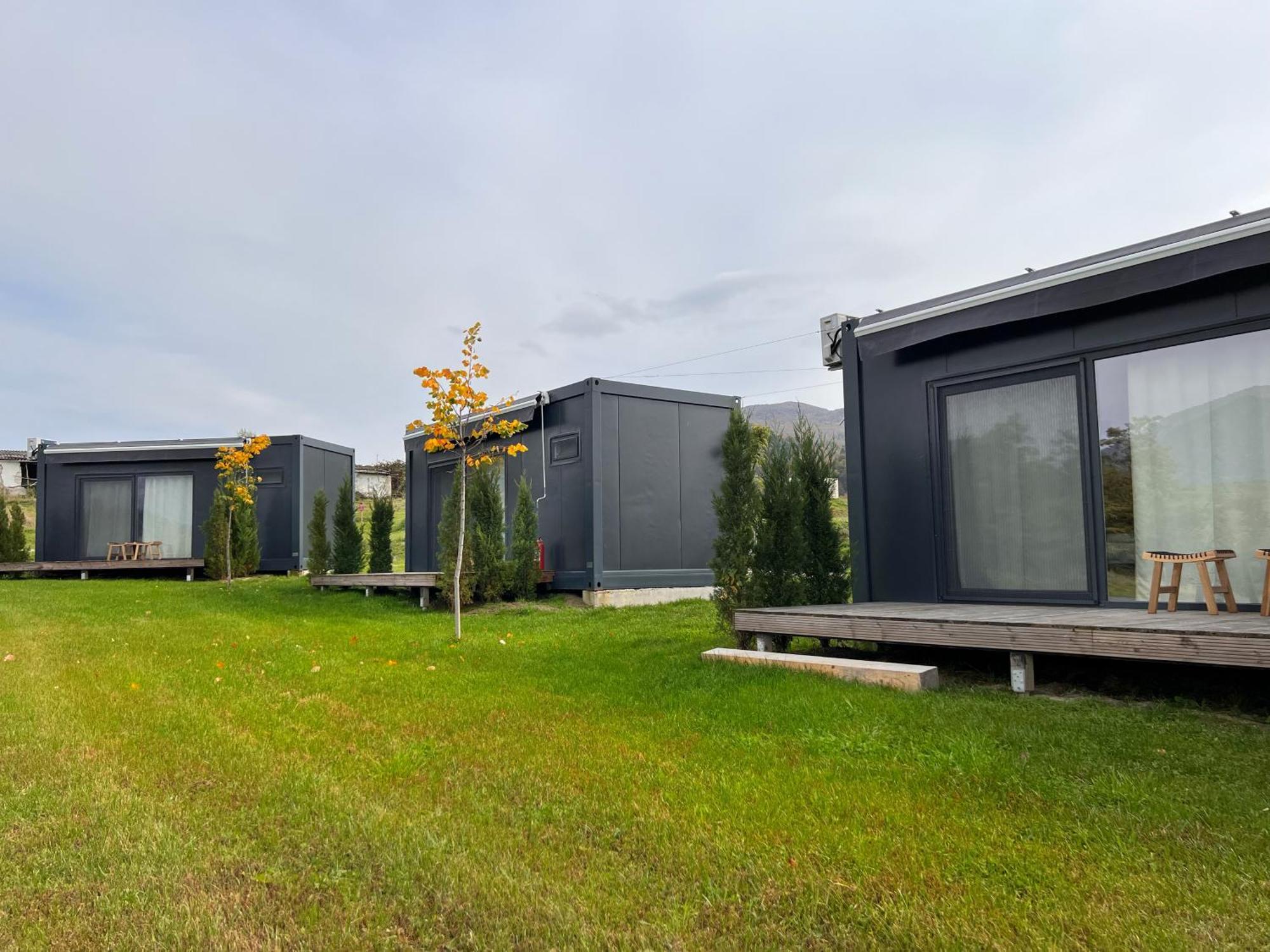 Flandra Glamping Hotel กอร์เบนี ภายนอก รูปภาพ