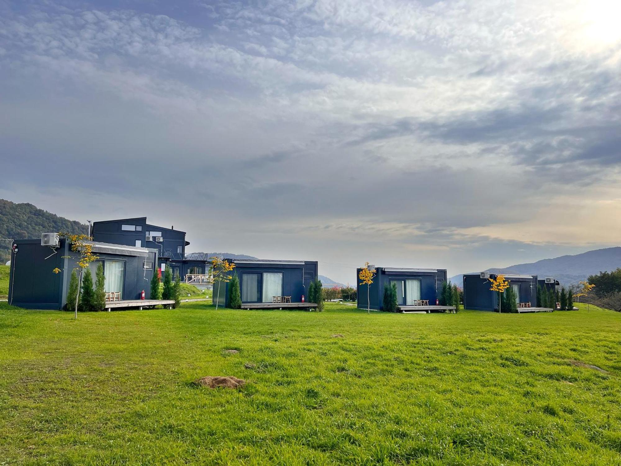 Flandra Glamping Hotel กอร์เบนี ภายนอก รูปภาพ