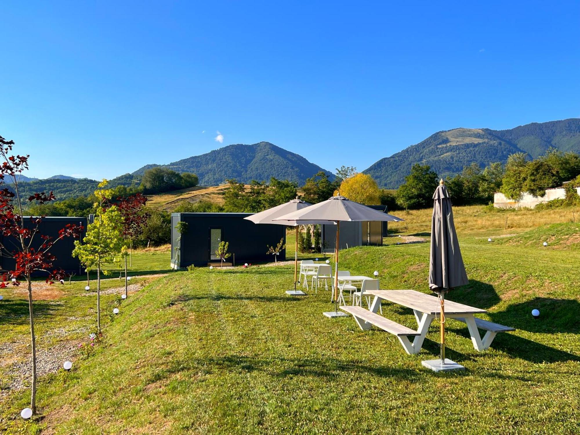 Flandra Glamping Hotel กอร์เบนี ภายนอก รูปภาพ