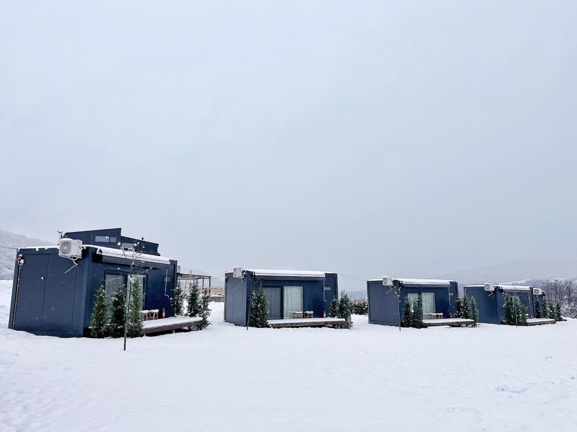 Flandra Glamping Hotel กอร์เบนี ภายนอก รูปภาพ