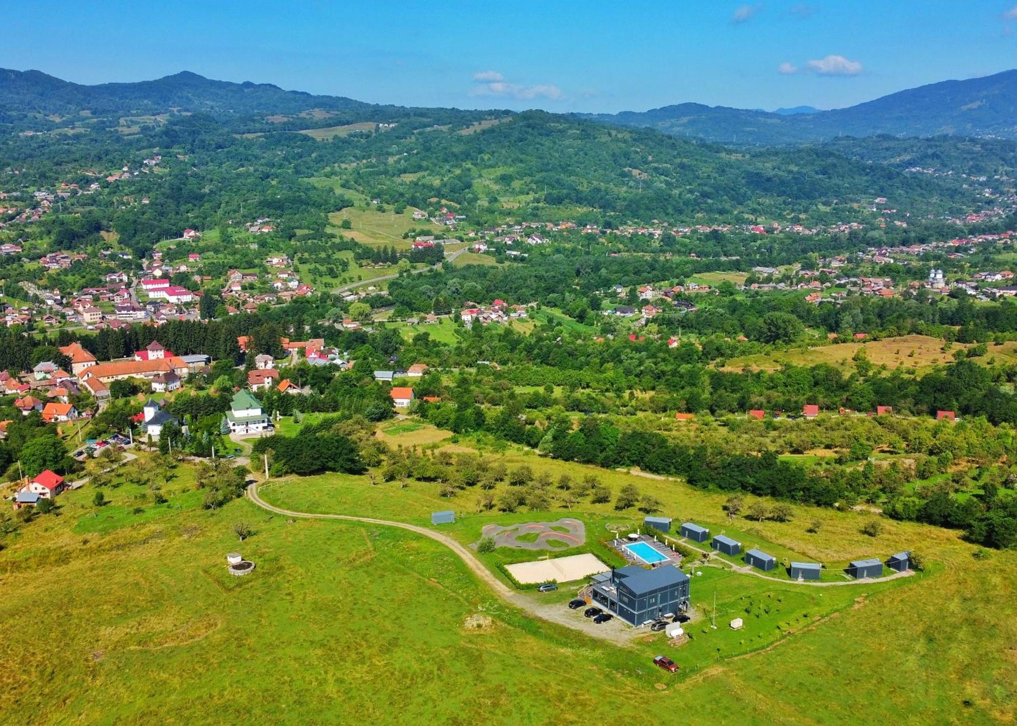 Flandra Glamping Hotel กอร์เบนี ภายนอก รูปภาพ