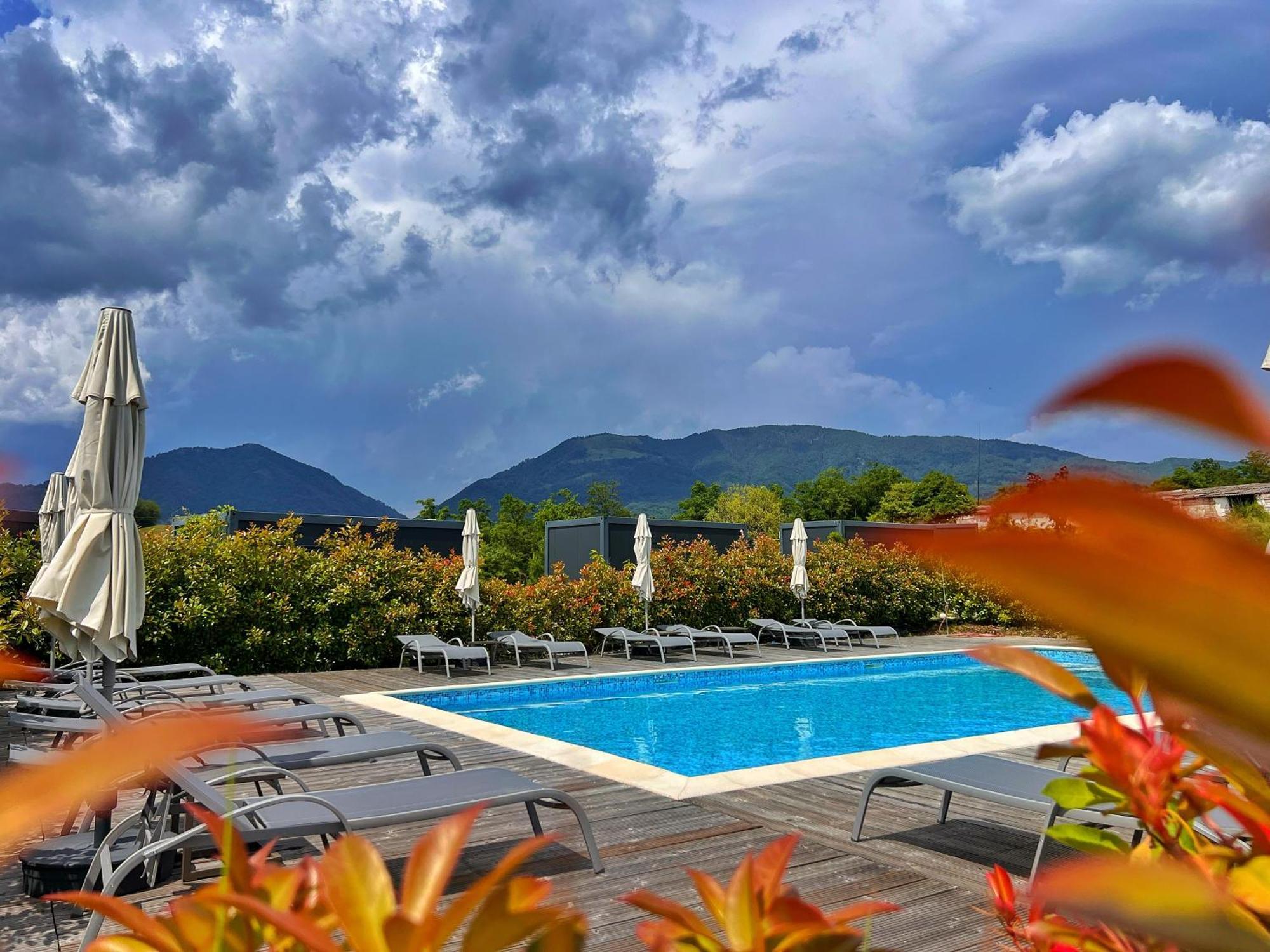 Flandra Glamping Hotel กอร์เบนี ภายนอก รูปภาพ