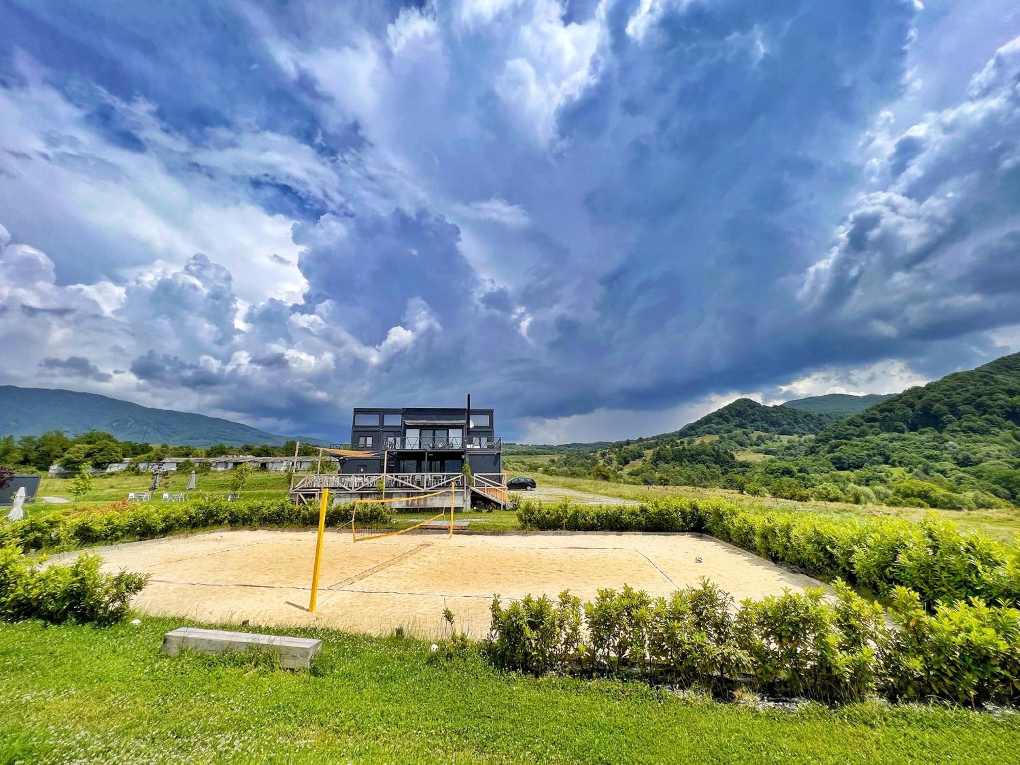Flandra Glamping Hotel กอร์เบนี ภายนอก รูปภาพ