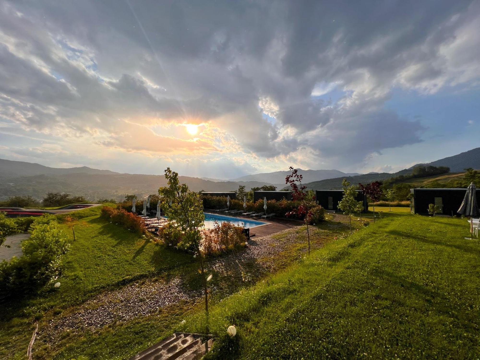 Flandra Glamping Hotel กอร์เบนี ภายนอก รูปภาพ
