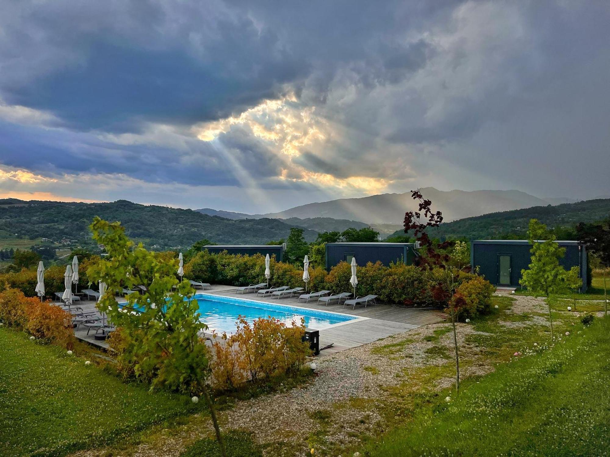 Flandra Glamping Hotel กอร์เบนี ภายนอก รูปภาพ