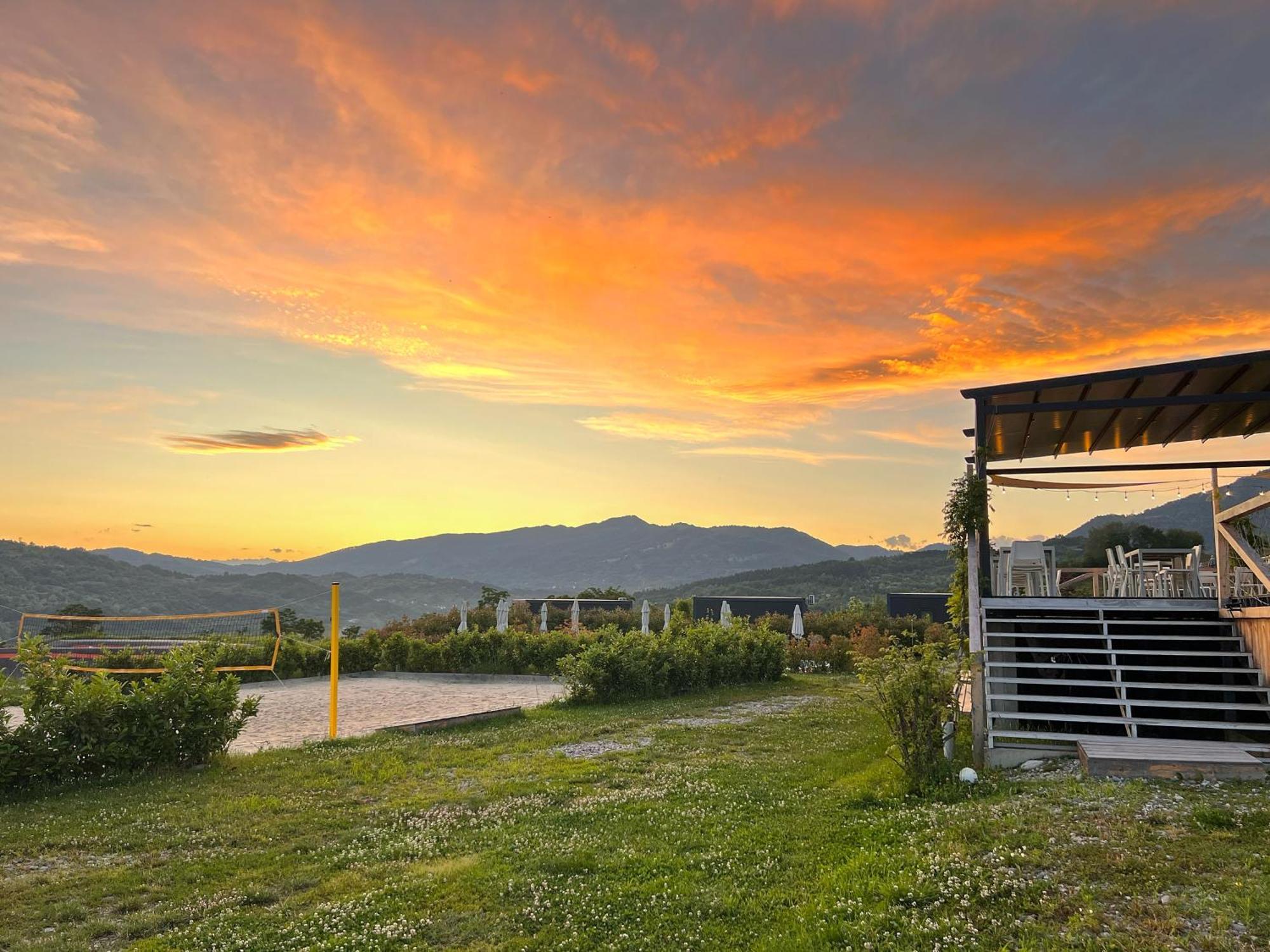 Flandra Glamping Hotel กอร์เบนี ภายนอก รูปภาพ