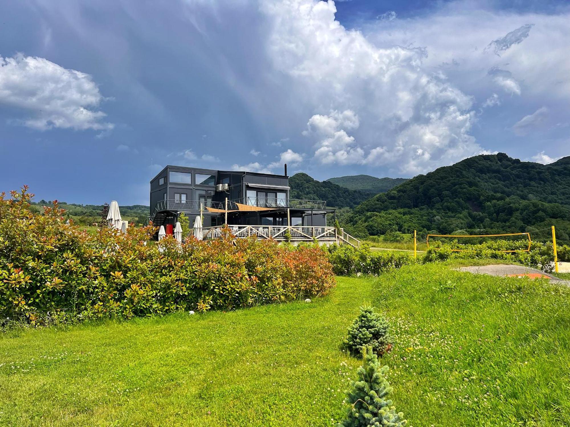 Flandra Glamping Hotel กอร์เบนี ภายนอก รูปภาพ
