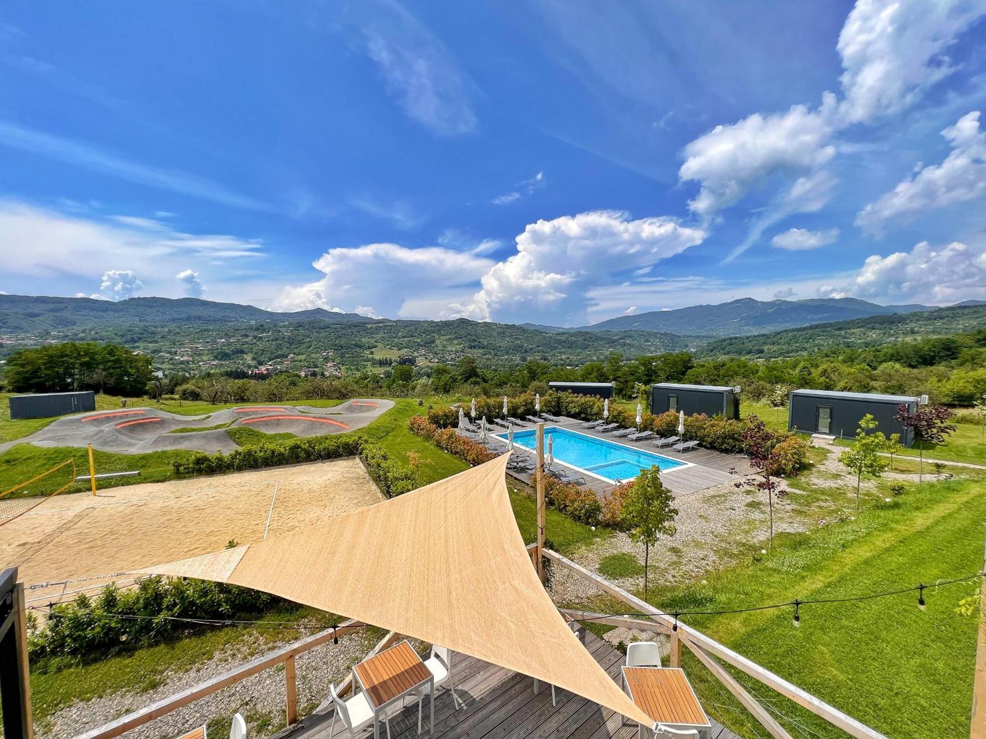 Flandra Glamping Hotel กอร์เบนี ภายนอก รูปภาพ