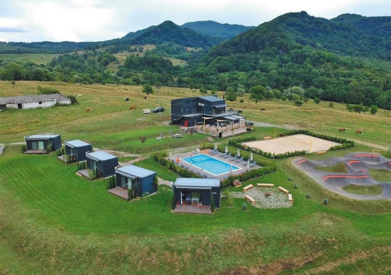 Flandra Glamping Hotel กอร์เบนี ภายนอก รูปภาพ